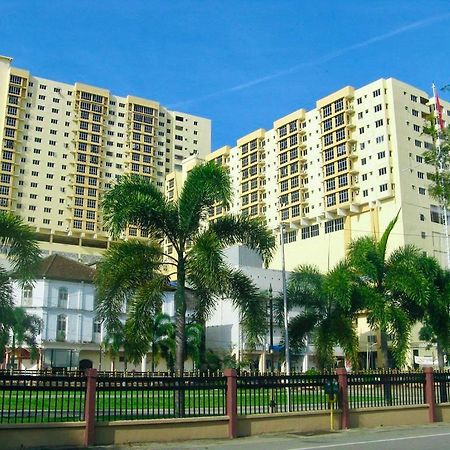 N'Dnie Homestay Pelangi Mall Condominium Kota Bharu Esterno foto